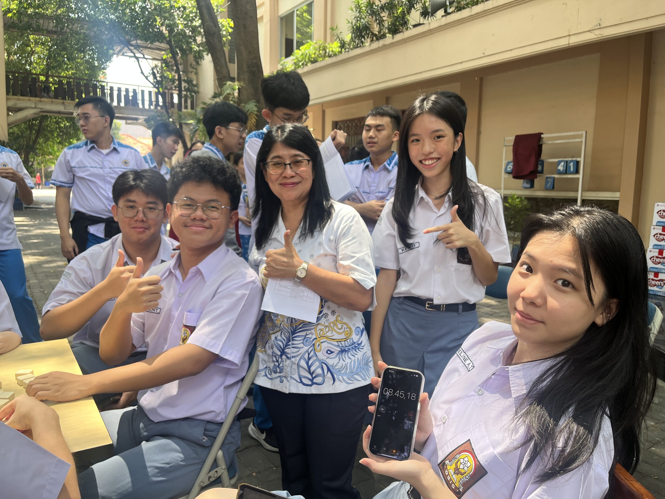 Artikel Reportase – Kelompok 4